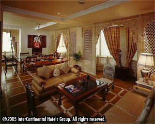 ����� Holiday Inn Bombay, ����