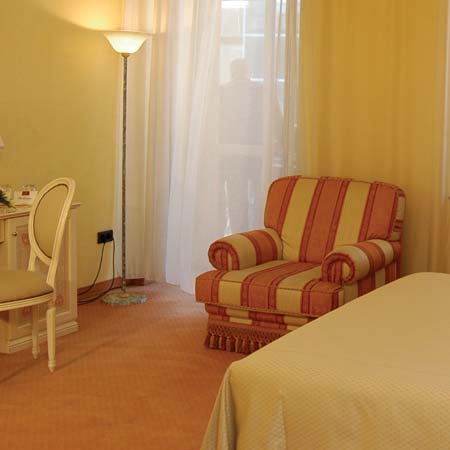 ����� Golden Tulip Hotel Yerevan, ����