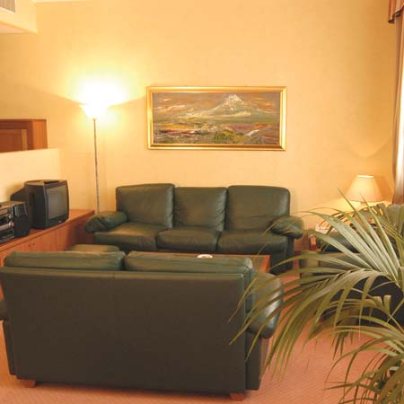 ����� Golden Tulip Hotel Yerevan, ����