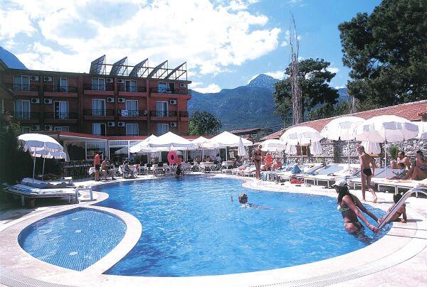 ����� Larissa Inn, ����