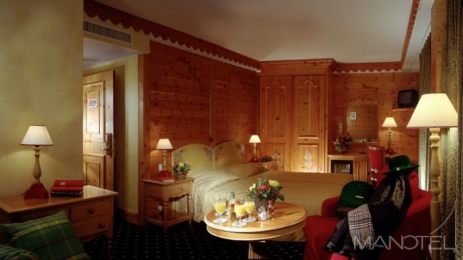 ����� Edelweiss Manotel, ����