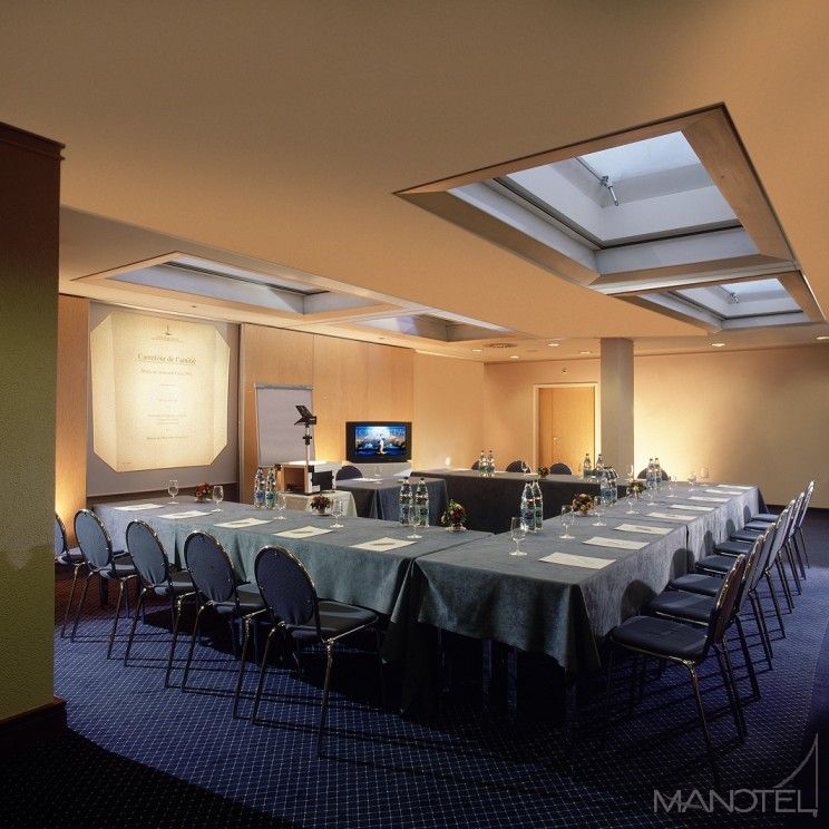 ����� Royal Manotel, ����