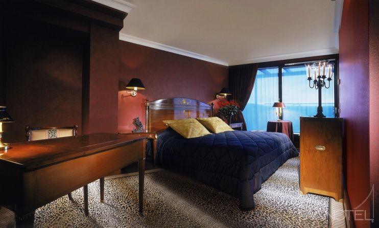 ����� Royal Manotel, ����