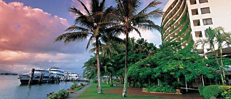 ����� Hilton Cairns, ����