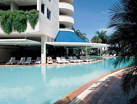 ����� Hilton Cairns, ����