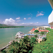 ����� Hilton Cairns, ����