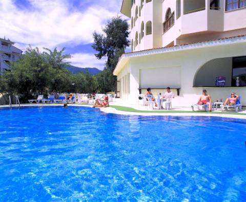 ����� Fortuna Beach, ����